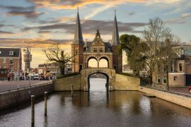 Lais Puzzle - Der Waterpoort in Sneek (Friesland, Niederlande) während eines schönen Sonnenuntergangs/Sonnenaufgangs - 2.000 Teile