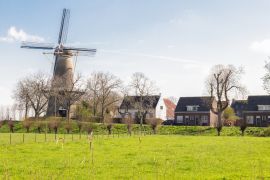 Lais Puzzle - Blick auf die Windmühle 'Prins van Oranje' des malerischen alten Dorfes Buren in Neder-Betuwe, Gelderland, Niederlande. - 2.000 Teile