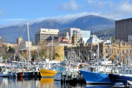 Lais Puzzle - Fischerboot am Kai in Hobart Harbour, Tasmanien, Australien - 2.000 Teile
