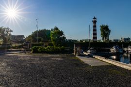 Lais Puzzle - der Jachthafen und der Hafen mit dem Leuchtturm in Kongsdal Huse am Mariagerfjord in Dänemark - 2.000 Teile