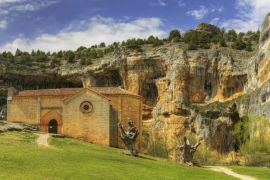 Lais Puzzle - Templerkirchen-Panorama in Flusswölfe Schlucht in Soria, Spanien - 2.000 Teile