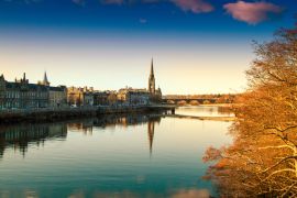 Lais Puzzle - Blick auf den Fluss Tay in Perth Schottland - 2.000 Teile