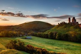 Lais Puzzle - Corfe Castle, Sonnenaufgangspanorama in Dorset, England - 2.000 Teile
