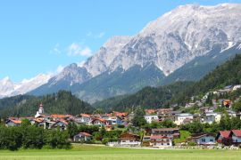 Lais Puzzle - Das Dorf Wattens in der Nähe der Stadt Insbruck, Österreich - 2.000 Teile