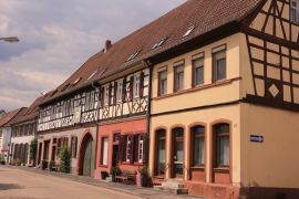 Lais Puzzle - Historische Gebäude im Zentrum von Gernsheim am Rhein - 2.000 Teile