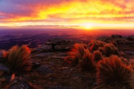 Lais Puzzle - Schöner Sonnenuntergang von der Spitze eines Hügels inmitten der Natur, in der Nähe von Merlo, San Luis, Argentinien. - 2.000 Teile