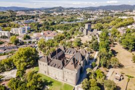 Lais Puzzle - Palast der Herzöge von Braganza und Schloss in Guimaraes, Portugal - 2.000 Teile