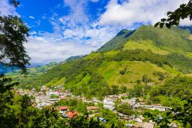 Lais Puzzle - Landschaft des peruanischen Pozuzo-Dschungels der Provinz Oxapampa im Departement Pasco - 2.000 Teile