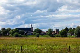 Lais Puzzle - Szenerie mit Kirche und Schloss in Hattem, Niederlande - 2.000 Teile