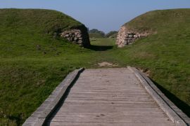 Lais Puzzle - Durchgang zur Hauptburg mit Ringwall, Trelleborg, Slagelse, Dänemark - 2.000 Teile