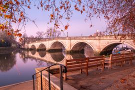 Lais Puzzle - Herbstszene mit der historischen Brückenarchitektur in Richmond Upon Thames, London - 2.000 Teile