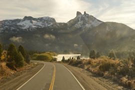 Lais Puzzle - Blick auf eine Wanderung in den schneebedeckten Bergen um San Carlos de Bariloche und San Martin de los Andes in der Provinz Rio Negro, Argentinien - 2.000 Teile