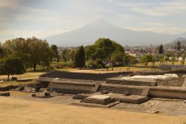 Lais Puzzle - Die Stadt Heroica Puebla de Zaragoza am Fuße des Vulkans Popocatepetl, Mexiko - 2.000 Teile