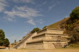 Lais Puzzle - Die Stadt Heroica Puebla de Zaragoza am Fuße des Vulkans Popocatepetl, Mexiko - 2.000 Teile