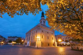 Lais Puzzle - Rathaus von Leszno am Abend - 2.000 Teile