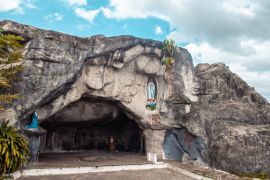 Lais Puzzle - Gruta de Lourdes - Religiöses Denkmal in der Stadt São José de Ribamar, Maranhão, Brasilien - 2.000 Teile