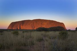 Lais Puzzle - Szenische Ansicht von des Ayers Rock Uluru gegen Himmel während Sonnenuntergang - 2.000 Teile