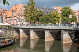 Lais Puzzle - Blick auf Markt und alten Hafen, Niedersachsen, Deutschland. - 2.000 Teile