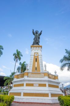 Lais Puzzle - Denkmal für Christus den König in Ocaña - Kolumbien "Cristo Rey" - 2.000 Teile