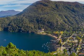Lais Puzzle - Panoramablick auf die Stadt San Martín de los Andes und den See Lácar - Patagonien - Neuquén - Argentinien - 2.000 Teile