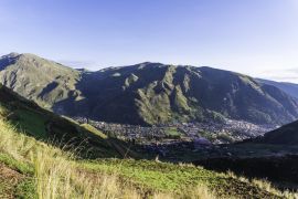 Lais Puzzle - Erste Sonnenstrahlen im Morgengrauen in der Stadt Huancavelica, Peru - 2.000 Teile