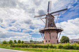 Lais Puzzle - Niederländische Windmühle Puurveense Molen im kleinen Dorf Kootijkerbroek, an der Veluwe, in der Gemeinde Barneveld, Gelderland, Niederlande - 2.000 Teile