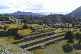 Lais Puzzle - Pyramide und alte Ruinen bei Cantona gegen bewölkten Himmel am sonnigen Tag, Mexiko - 2.000 Teile