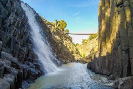 Lais Puzzle - Park der Basaltprismen, Mexiko. Schöne Wasserfälle zwischen den geometrischen Felsen im Bundesstaat Hidalgo, Mexiko - 2.000 Teile