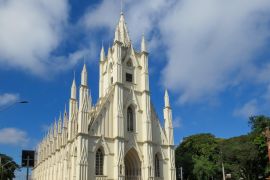 Lais Puzzle - São Paulo, Brasilien: Heiligtum von Santa Terezinha, die größte Kirche in Taubaté - 2.000 Teile