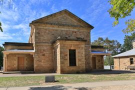 Lais Puzzle - Das historische Gerichtsgebäude (erbaut 1859) in Beechworth, Victoria, Australien - 2.000 Teile