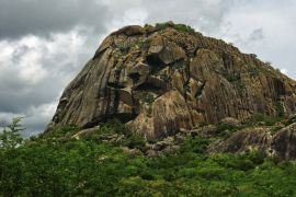 Lais Puzzle - Blick auf den kuriosen Steinberg Quixadá Monolithen, Brasilien - 2.000 Teile