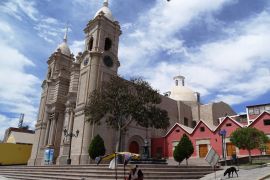 Lais Puzzle - Kathedrale von Moquegua (Süd-Peru) - 2.000 Teile