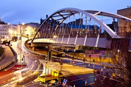 Lais Puzzle - Sheffield Tram Bridge und Linien bei Nacht, England - 2.000 Teile