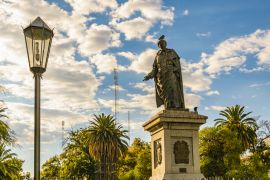 Lais Puzzle - Ansicht der Statue vom 25. Mai, Stadt San Juan, Provinz San Juan, Argentinien. - 2.000 Teile