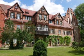 Lais Puzzle - Gotisches Kloster Stift zum Heiligengrabe in Brandenburg Klostergarten und Park - 2.000 Teile