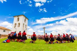 Lais Puzzle - Einheimische von Chinceros feiern Ostern, Chincheros, Peru - 2.000 Teile