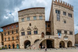 Lais Puzzle - Todi, eine Terrasse mit Blick auf Umbrien, ein Juwel der Kunst und Kultur - 2.000 Teile