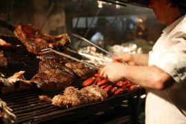 Lais Puzzle - Argentinischer Chefkoch beim Kochen von Fleisch im Restaurant - 2.000 Teile