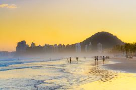 Lais Puzzle - Strand von Enseada in Brasilien in der Abenddämmerung - 2.000 Teile