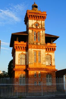 Lais Puzzle - Wahrzeichen: Zollgebäude in Manaus, erbaut von den Briten im Jahr 1902, Bundesstaat Amazonas, Brasilien - 2.000 Teile