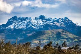Lais Puzzle - Warten auf den Sonnenuntergang mit dem Carihuairazo, den Sie im Sektor Santa Rosa gesehen haben, Ambato, Ecuador. - 2.000 Teile