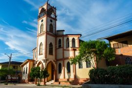 Lais Puzzle - Kirche San Francisco de Asís in Contamana, Ucayali, Loreto. Ein Februarnachmittag, Peru - 2.000 Teile