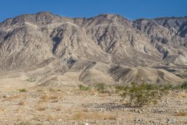 Lais Puzzle - Landschaft, Berge an der Straße von Mexicali nach Tijuana, auf der Baja-Halbinsel, MEXIKO an einem sonnigen Morgen und blauer Himmel - 2.000 Teile