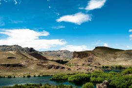 Lais Puzzle - Bewölkte Berglandschaft mit dem Fluss Limay in Neuquen, Patagonien, Argentinien - 2.000 Teile