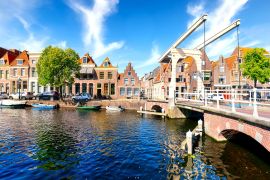 Lais Puzzle - Historische Altstadt von Alkmaar, Nordholland, mit typischen Grachtenhäusern und Zugbrücke - 2.000 Teile