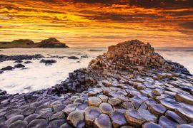 Lais Puzzle - Blick auf den Sonnenuntergang am Giants Causeway in Nordirland - 2.000 Teile