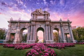 Lais Puzzle - Die Alcala-Tür (Puerta de Alcala). Wahrzeichen von Madrid, Spanien bei Sonnenuntergang - 2.000 Teile