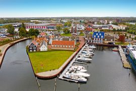 Lais Puzzle - Luftaufnahmen von traditionellen Häusern im Hafen von Huizen in den Niederlanden - 2.000 Teile