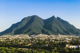 Lais Puzzle - Ansicht der Berge gegen klaren blauen Himmel, Mexiko - 2.000 Teile