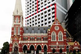 Lais Puzzle - Uniting Church am King George Square im Kontrast zu modernen Wolkenkratzern in Brisbane Queensland Australien - 2.000 Teile